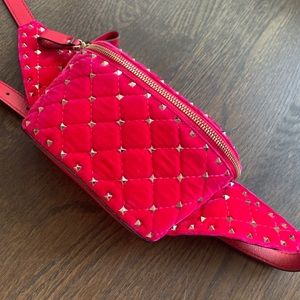 Valentino rockstud Fanny velvet belt bag pink 85